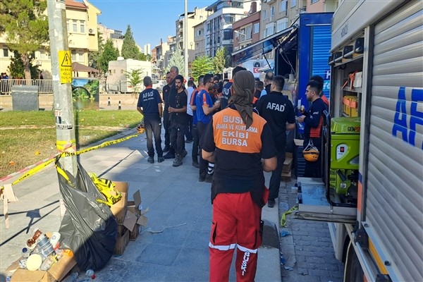 Büyükşehir, Balıkesir'de meydana gelen deprem sonrası ekiplerini bölgeye gönderdi