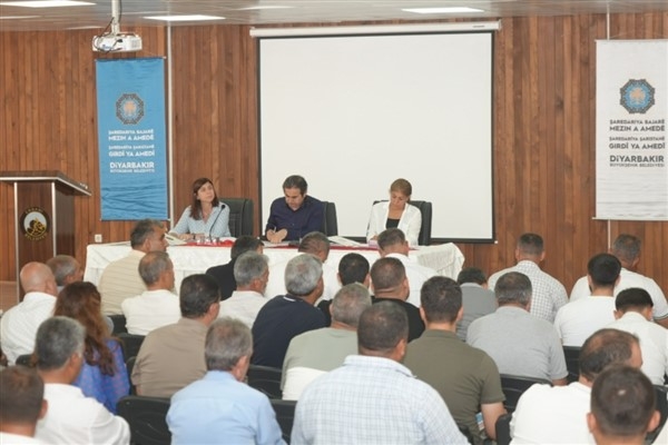 Bucak, Ergani'de muhtarlarla bir araya geldi