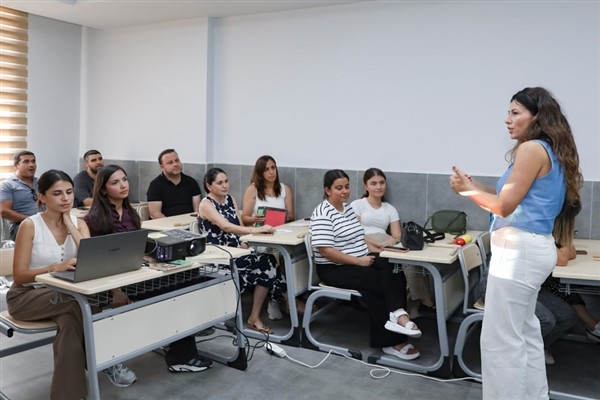 Mersin'de ‘Ebeveyn Yolculuğu’ başlıklı seminer düzenlendi