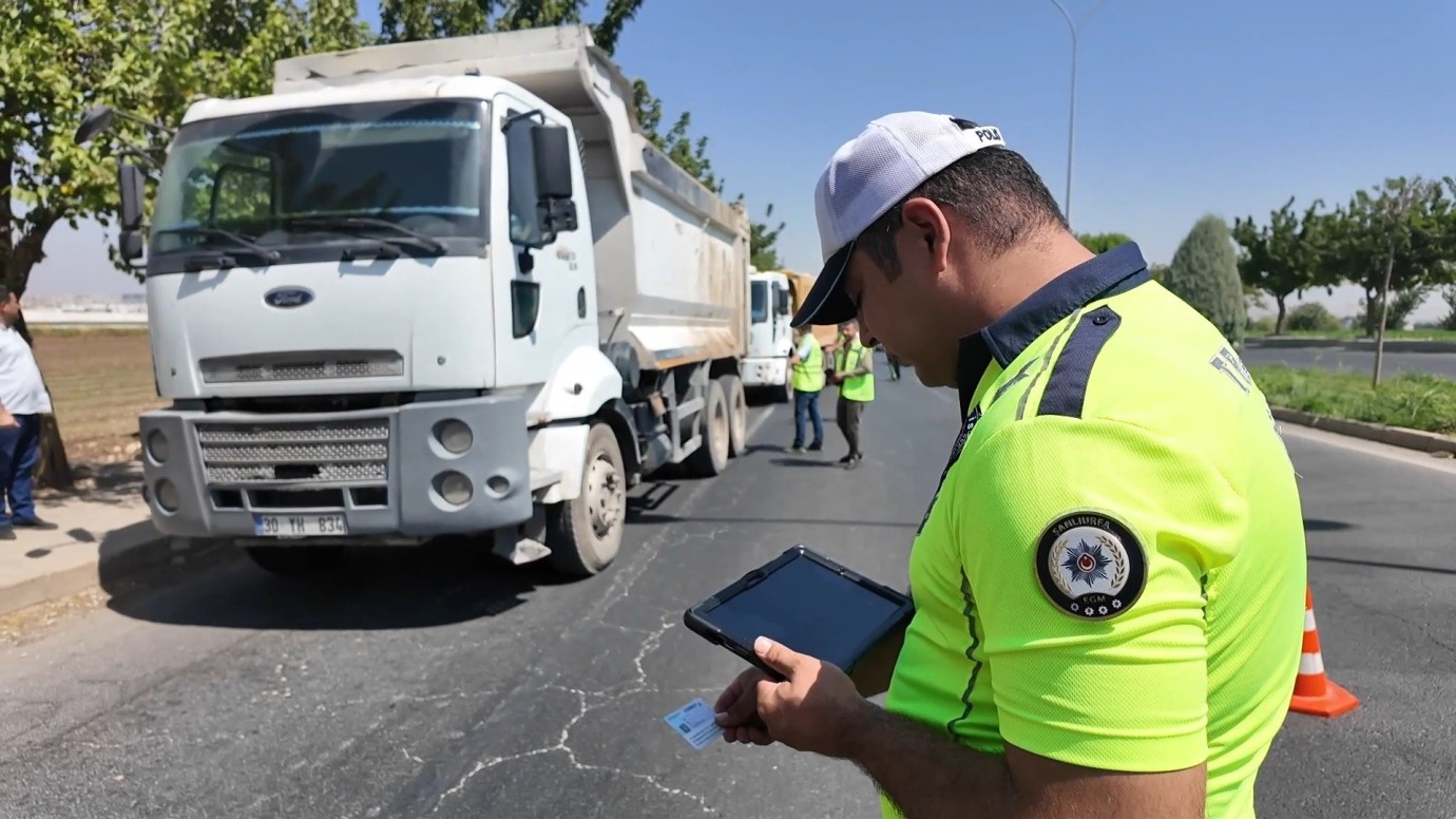 BÜYÜKŞEHİR’DEN ÇEVRE HASSASİYETİ  ŞANLIURFA’DA HAFRİYAT DENETİMLERİ SIKILAŞTIRILDI