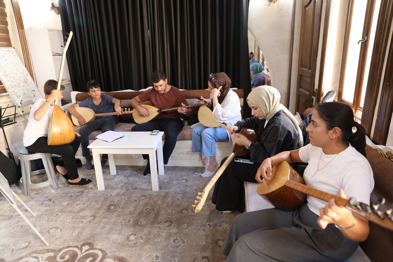 HALİLİYE BELEDİYESİ'NDEN GENÇLERE SANATLA DOLU BİR GELECEK