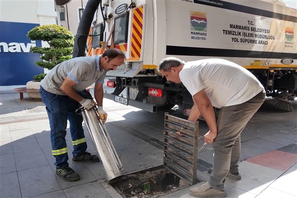 Marmaris Belediyesi'nden mazgal, ızgara ve dere yataklarında temizlik çalışması