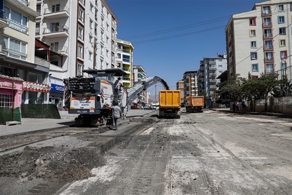 Büyükşehir, kent genelinde yenileme çalışmalarına devam ediyor