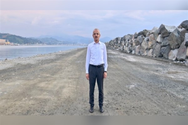 Bakan Uraloğlu, AK Parti Araklı teşkilatıyla bir araya geldi