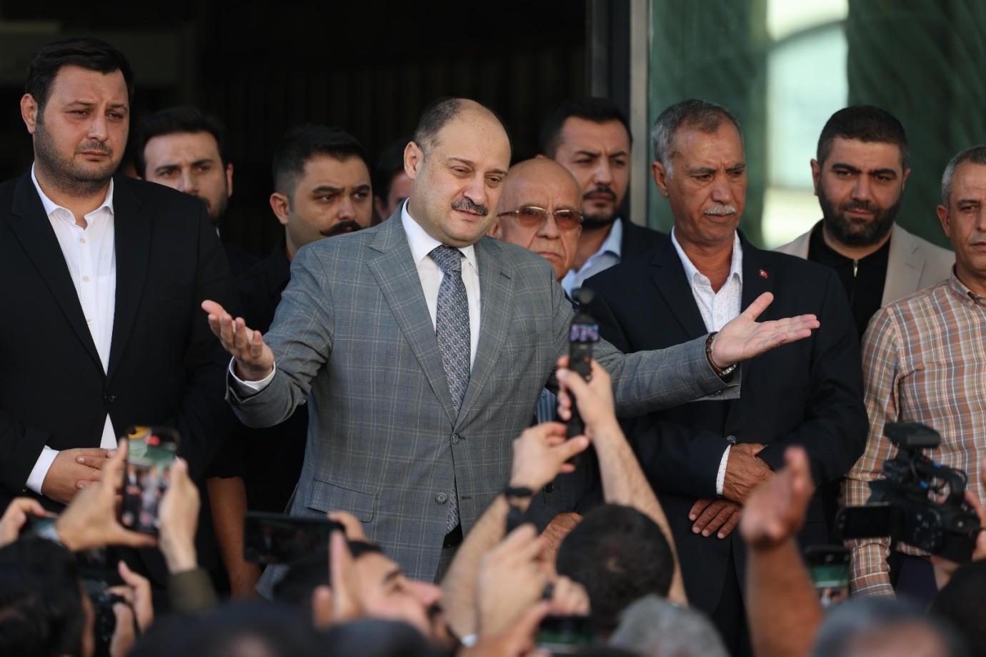 ŞANLIURFA’DA GEÇİCİ İŞÇİLERİN HAYALİ, BAŞKAN GÜLPINAR İLE GERÇEK OLDU