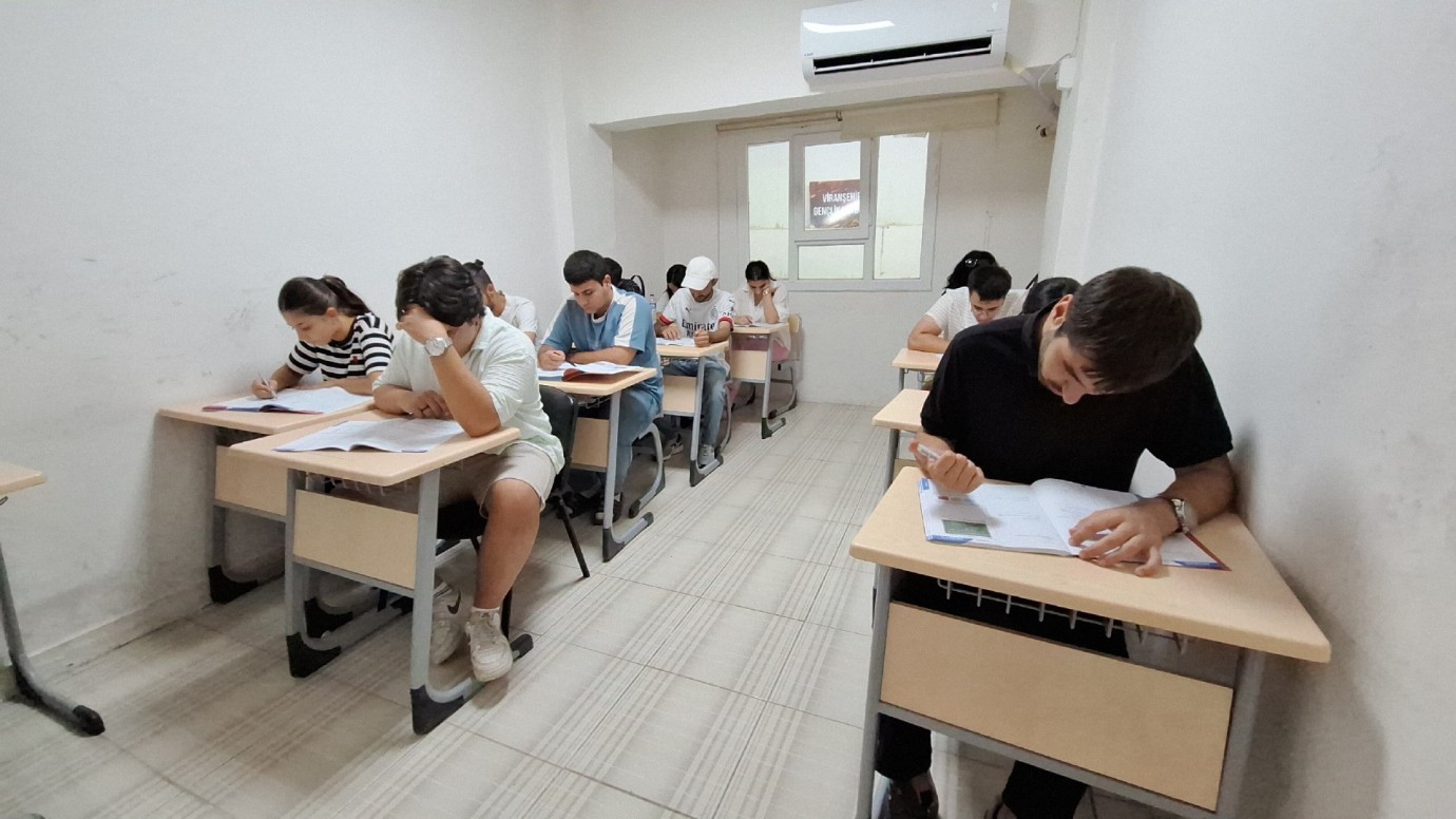 HAYALLERİNDEKİ ÜNİVERSİTEYİ ŞANLIURFA BÜYÜKŞEHİR BELEDİYESİ İLE KAZANDILAR