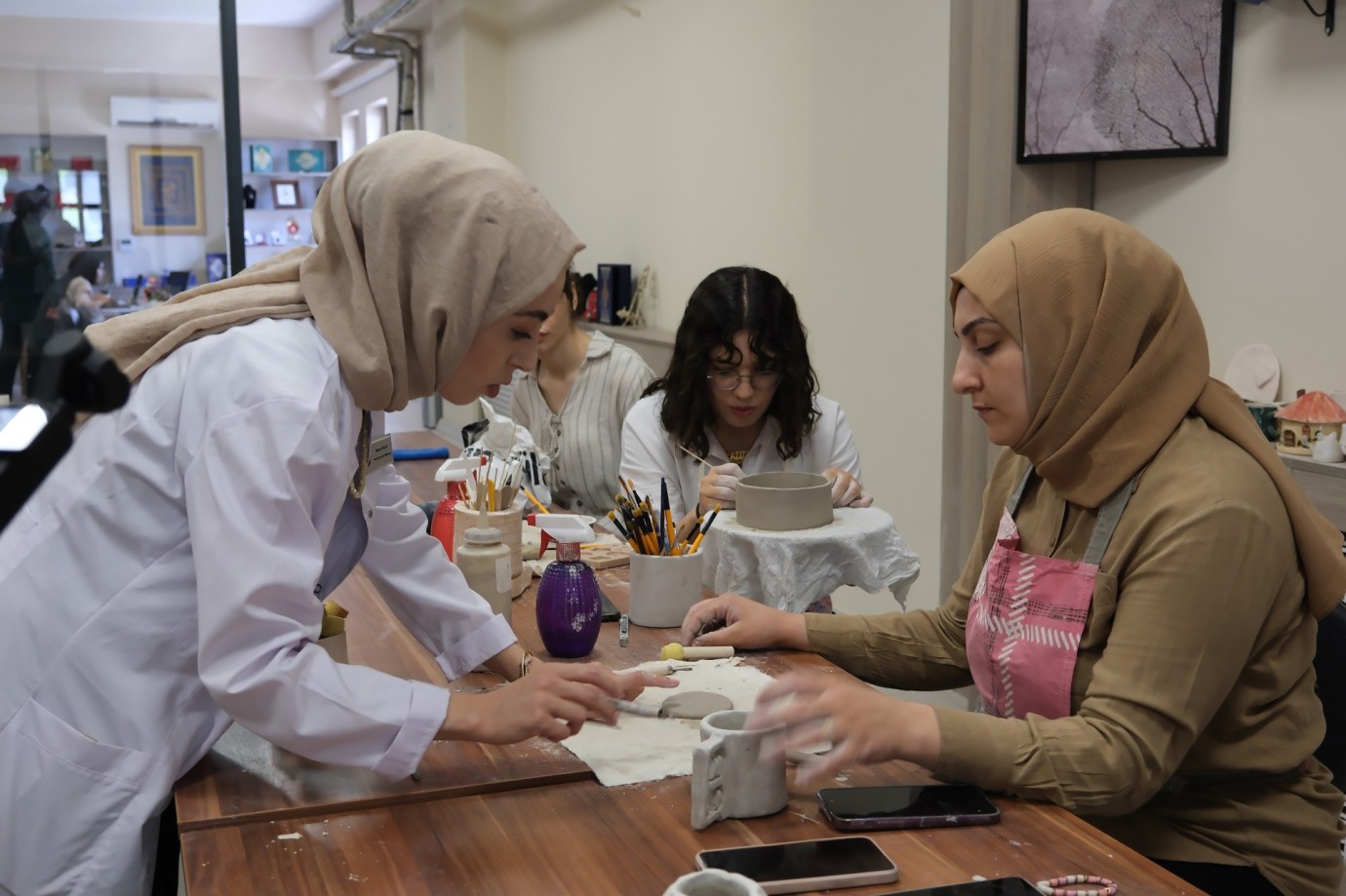 - ŞANLIURFALI KADINLARIN ESERLERİ GÖRENLERİ BÜYÜLÜYOR