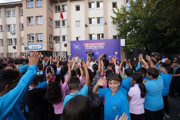 İBB'den öğrencilere kırtasiye seti desteği
