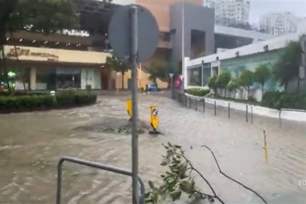Tayvan'da 14 kişinin ölümünün ardından Çin ve Hong Kong süper tayfunu bekliyor