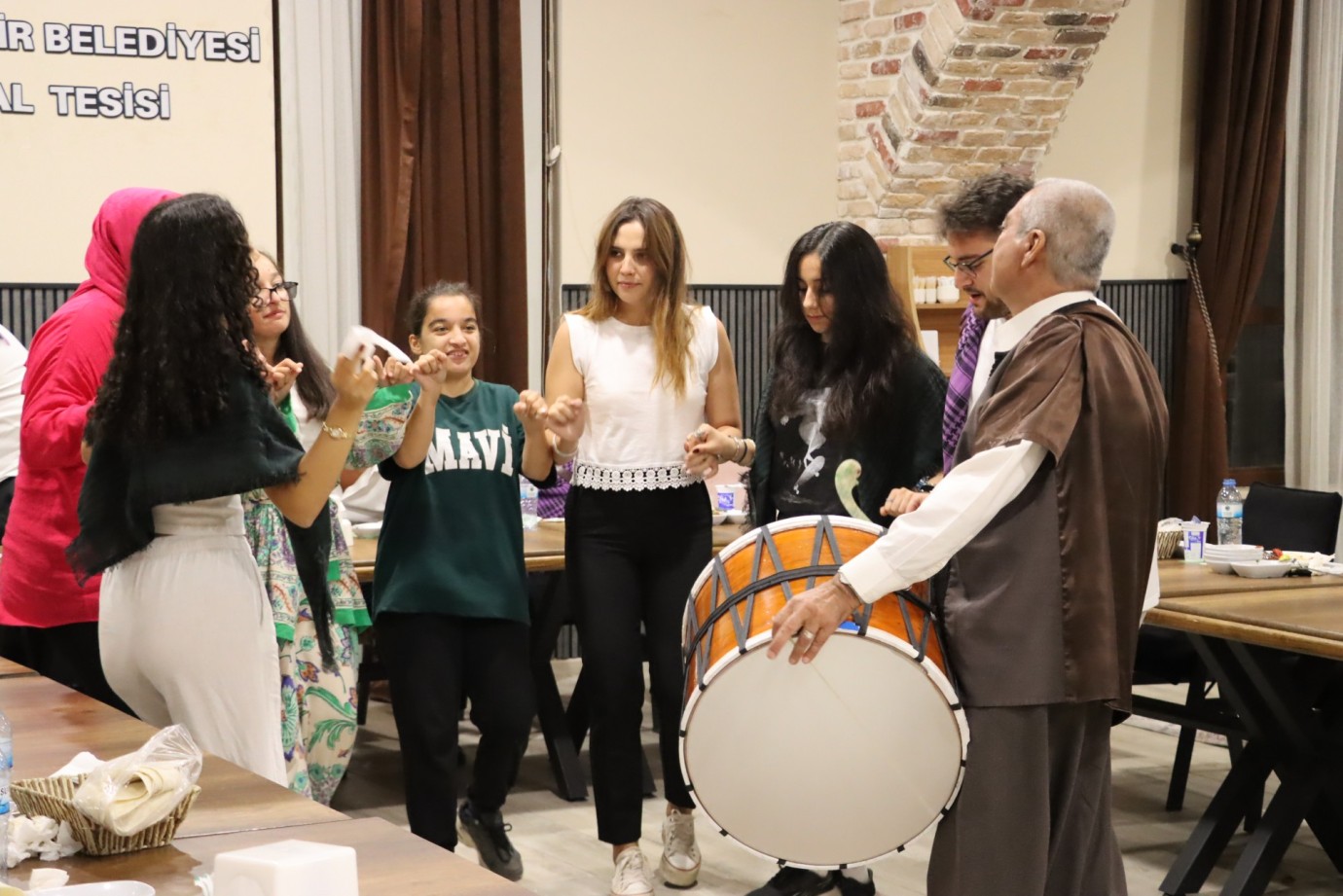 ÜNİVERSİTELİ ÖĞRENCİLER, BÜYÜKŞEHİR İLE URFA’YI KEŞFETTİ