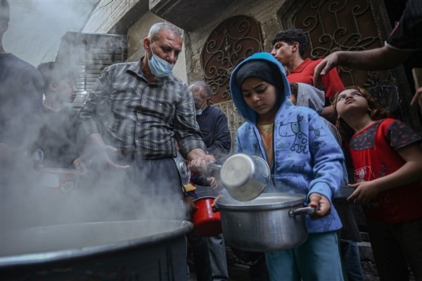 UNRWA: Her üç küçük çocuktan biri son 24 saatte bir tam gün aç kalıyor
