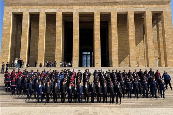 İzmirli İtfaiyeciler Ata’nın huzuruna çıktı