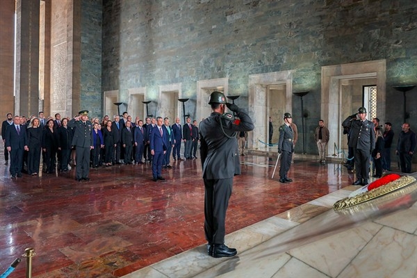 CHP Genel Başkanı Özel, PM, YDK üyeleriyle Anıtkabir'i ziyaret etti