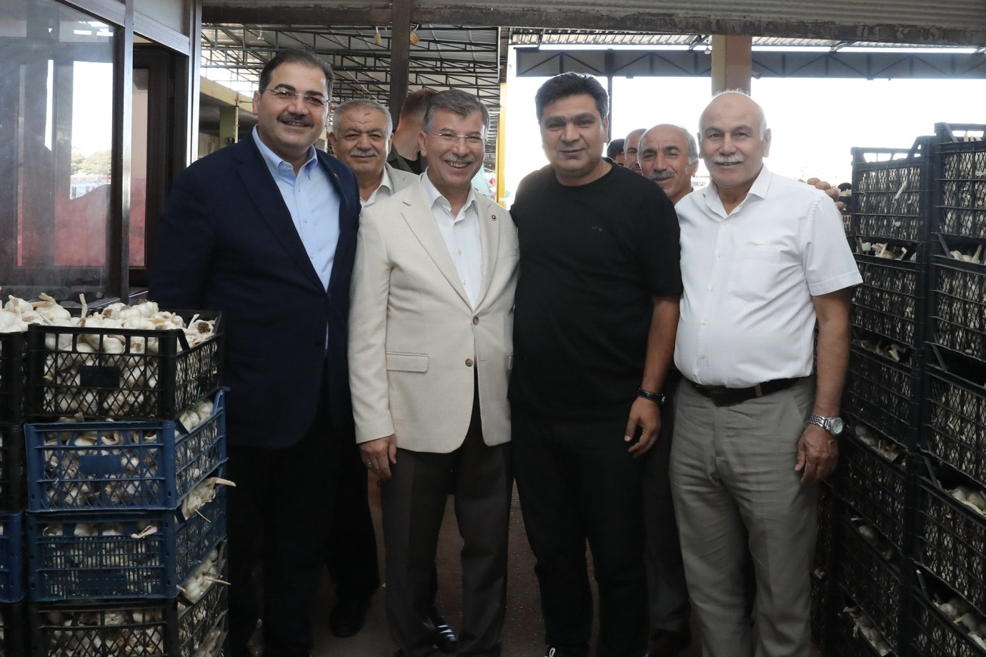 BAŞKAN CANPOLAT VE VEKİL CEVHERİ’DEN HAL PAZARI ESNAFINA ZİYARET