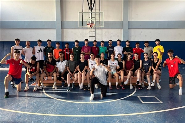 Van Büyükşehir Belediyesi'nin BESYO kursuyla 40 öğrenci üniversiteli oldu