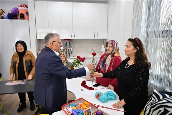 Büyükkılıç: Yaşlılarımız, bizlerin geçmişine ışık tutan ulu çınarlardır