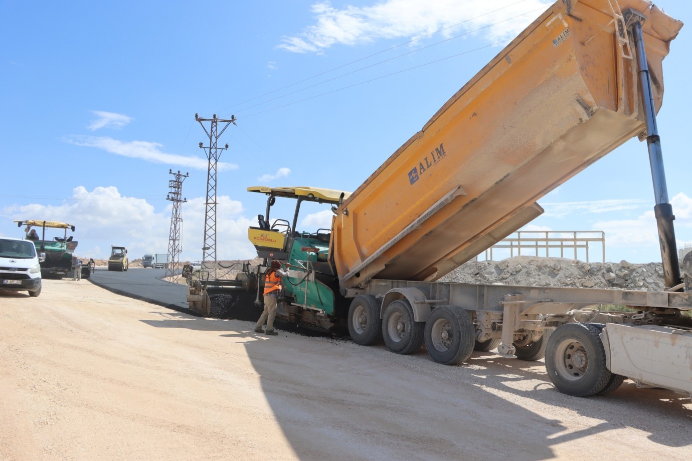 BÜYÜKŞEHİR, SANAYİ BÖLGELERİNİN ULAŞIM ÇİLESİNE SON VERİYOR