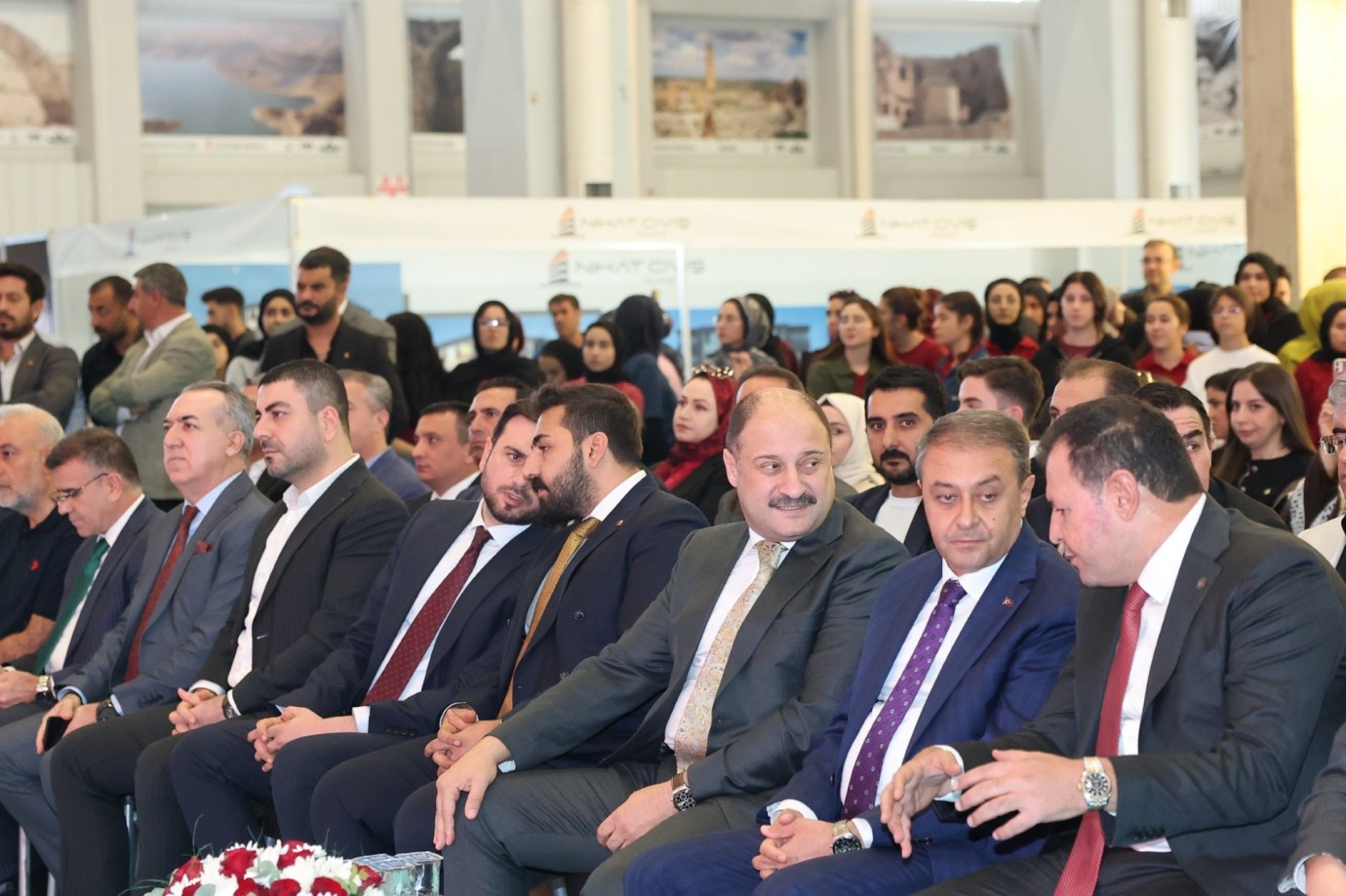 GÜLPINAR’DAN GENÇLERE GÜVEN MESAJI: “YARINLARI SİZ İNŞA EDECEKSİNİZ”  ŞANLIURFA’DA “GENÇ GİRİŞİMCİLER VE KARİYER GÜNLERİ” BAŞLADI