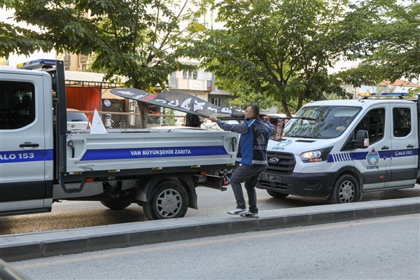 Van Zabıtası kaldırımlara yönelik denetimlerini sürdürüyor