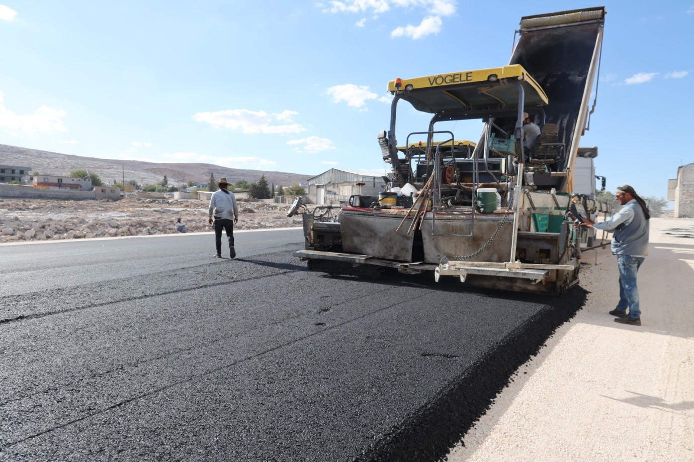 BÜYÜKŞEHİR, EYYÜBİYE’NİN YOL İHTİYACINI GİDERİYOR