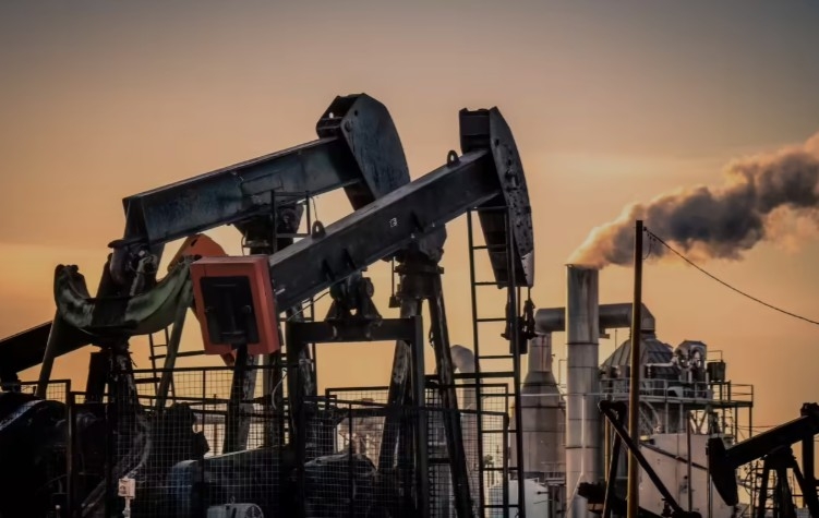 Trump'ın Rus petrol şirketlerine yaptırımı sonrası petrol fiyatları yüzde 3 arttı