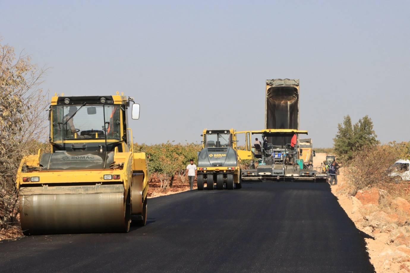39 KM’LİK GRUP YOLUNDA ASFALT ÇALIŞMALARI SÜRÜYOR