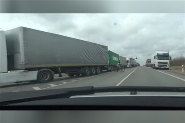 Belarus, binden fazla Litvanya kamyonuna el koymakla tehdit etti