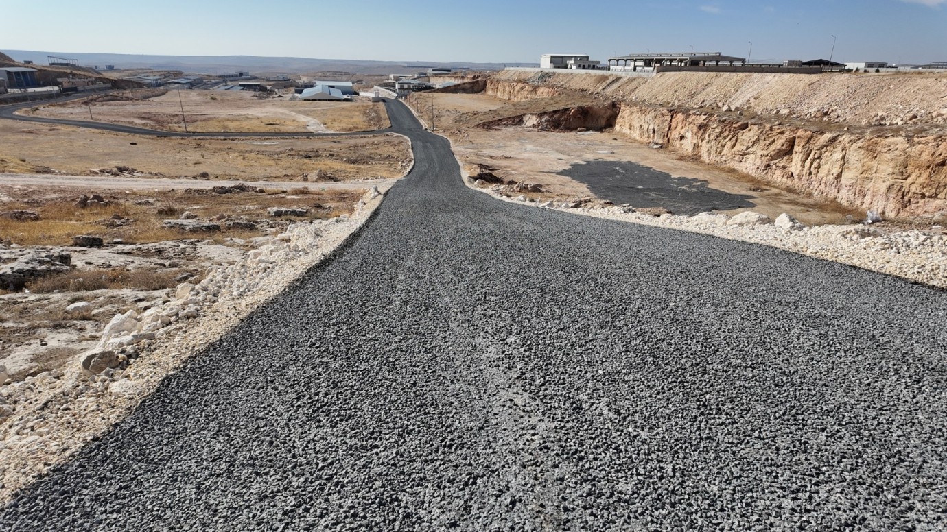 TÜRKİYE’NİN EN BÜYÜK BESİ ORGANİZE TARIM BÖLGESİ’NDE HAREKETLİLİK ARTTI  - BESİ OSB’DE 40 KM ASFALT YOL TAMAMLANDI