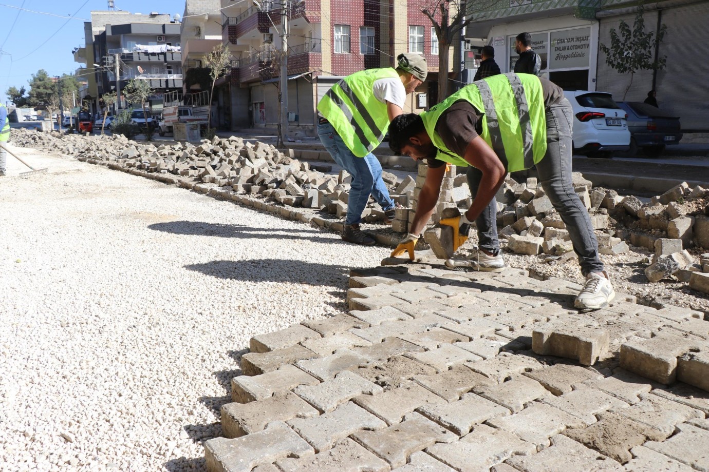 HALİLİYE BELEDİYESİ İLÇE GENELİNDE YOL ÇALIŞMALARINI ARALIKSIZ SÜRDÜRÜYOR