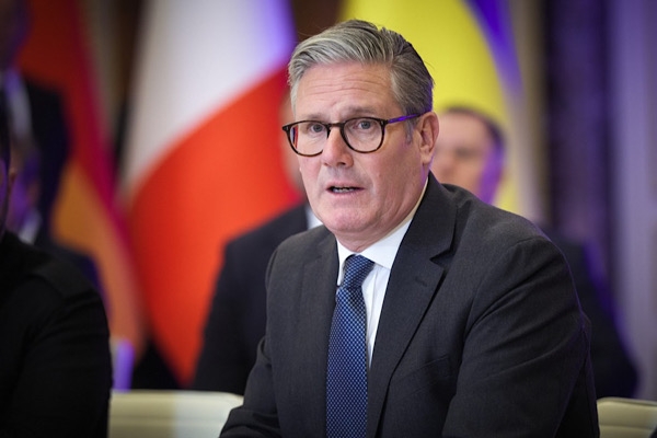 Starmer: Genç erkekleri çevrimiçi kadın düşmanlarının etkisinden kurtarabiliriz