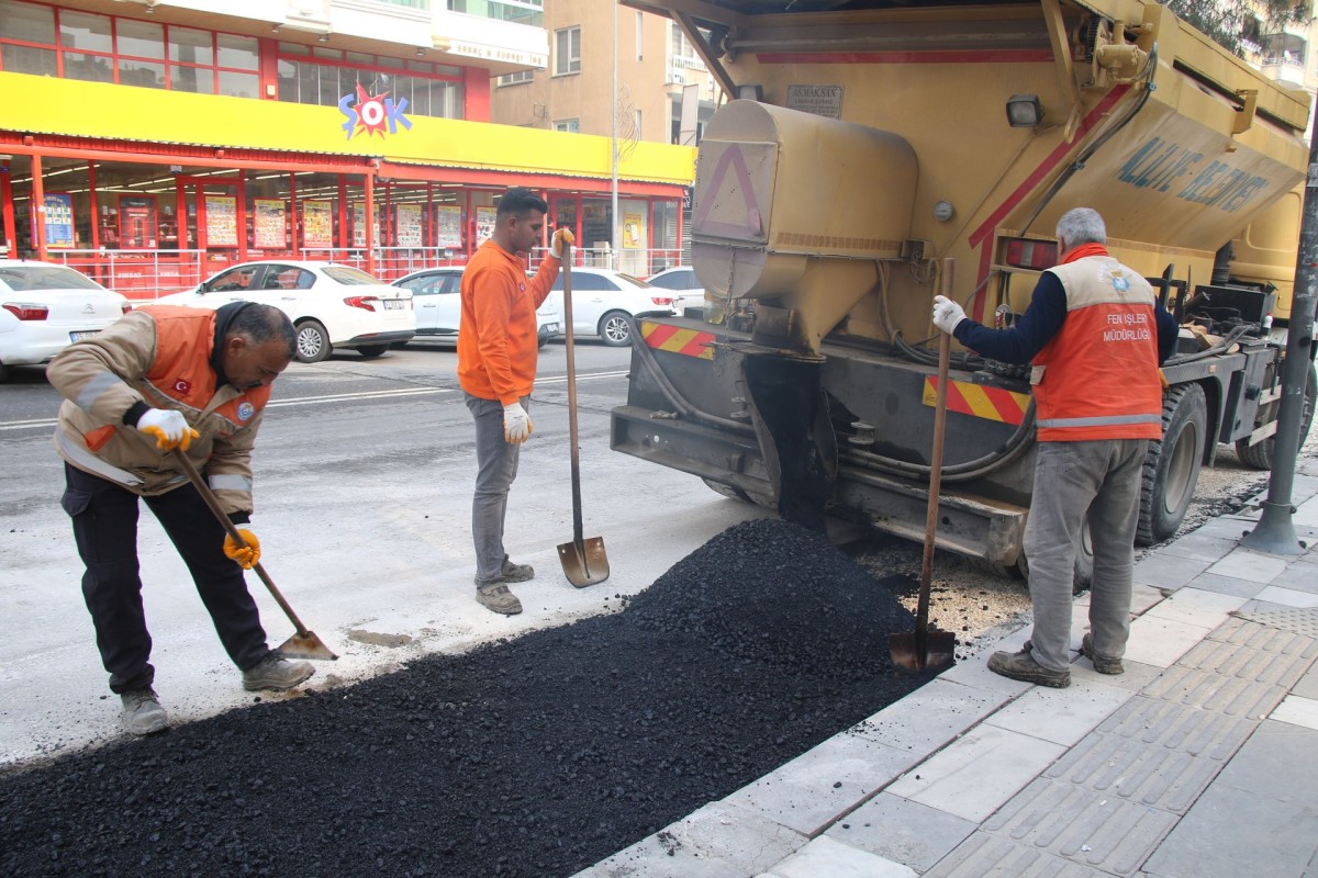 HALİLİYE’DE EKİPLER SAHADA, YOLLAR YENİLENİYOR