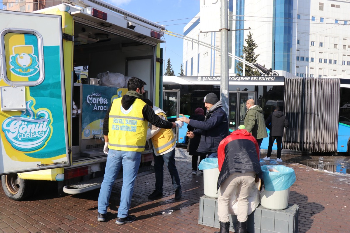 HALİLİYE’DE KAR MESAİSİ: YOL AÇMA VE SICAK YEMEK DESTEĞİ