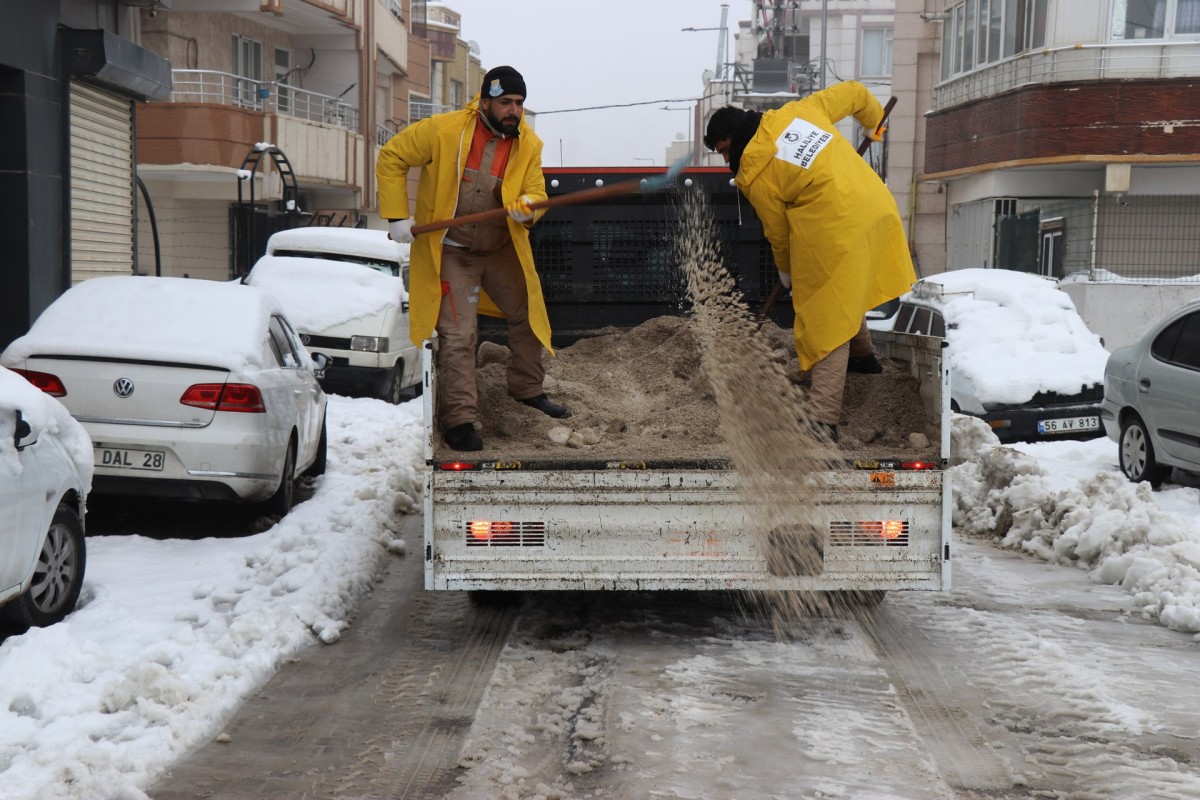 HALİLİYE BELEDİYESİ’NDEN KARLA MÜCADELEDE KESİNTİSİZ HİZMET