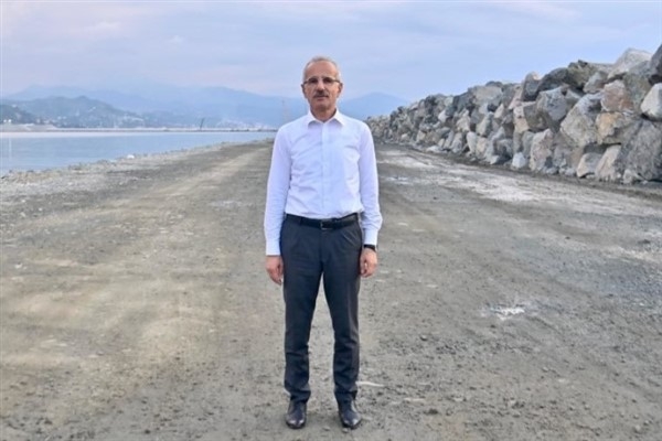 Bakan Uraloğlu, Trabzon Şoförler ve Otomobilciler Odası Başkanı Usta ile görüştü