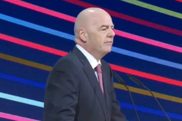 FIFA Başkanı: Rusya'nın uluslararası futbola geri dönmesine izin verilmeli