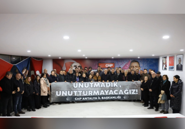 6 Şubat depreminin yıl dönümünde hayatını kaybedenler Antalya'da anıldı