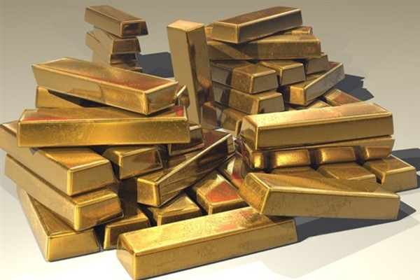Altın kar realizasyonu ile bir haftanın en yüksek seviyesinden geriledi