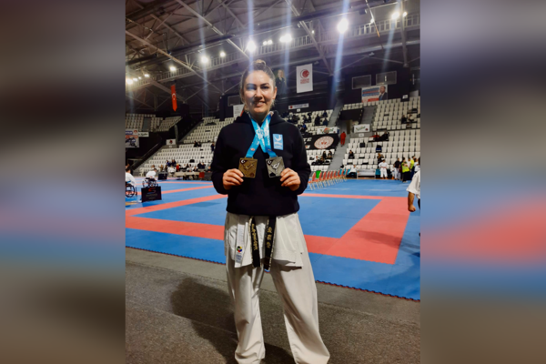 Karate Antrenörü Ayhan'dan Türkiye şampiyonluğu