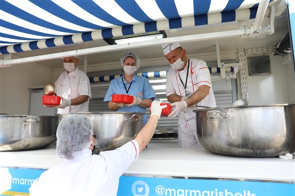 Marmaris’te Ramazan boyunca günlük sıcak yemek dağıtımı