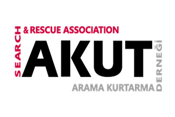 AKUT Manisa ekibi, uçurumda mahsur kalan koyunu kurtardı