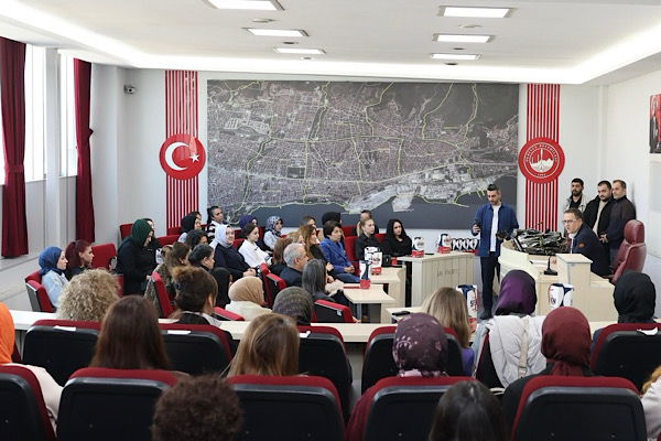 Derince’de Emekçi Kadınlar Günü kutlaması