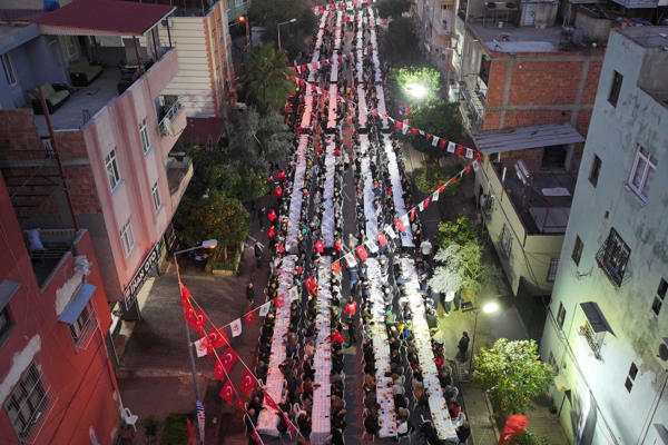 Adana Büyükşehir Belediyesi'nden Tellidere'de iftar programı