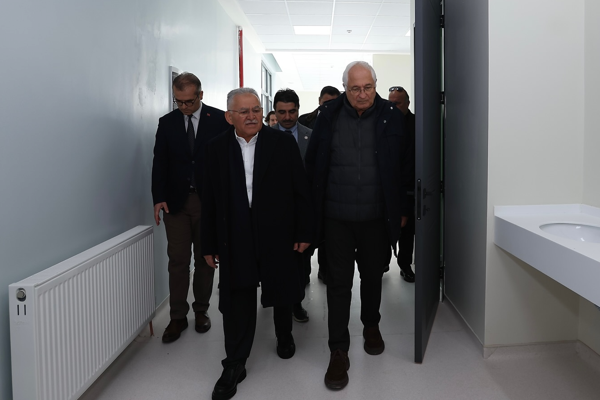 Başkan Büyükkılıç, Alzheimer Gündüz Yaşam Merkezi'ni ziyaret etti