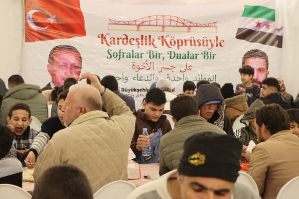Büyükşehir, Tarsus'ta iftar sofraları kurdu