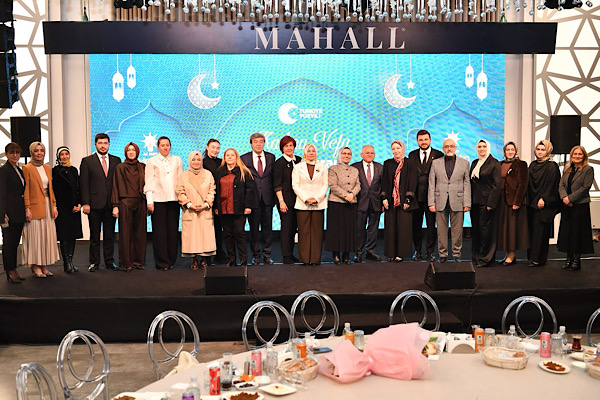 Başkan Büyükkılıç ve eşi &Prime;Kadına Vefa&Prime; iftar programına katıldı
