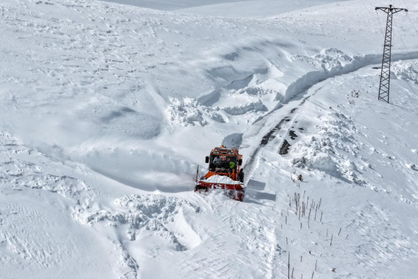Van'da karla mücadele çalışmaları sürdürülüyor