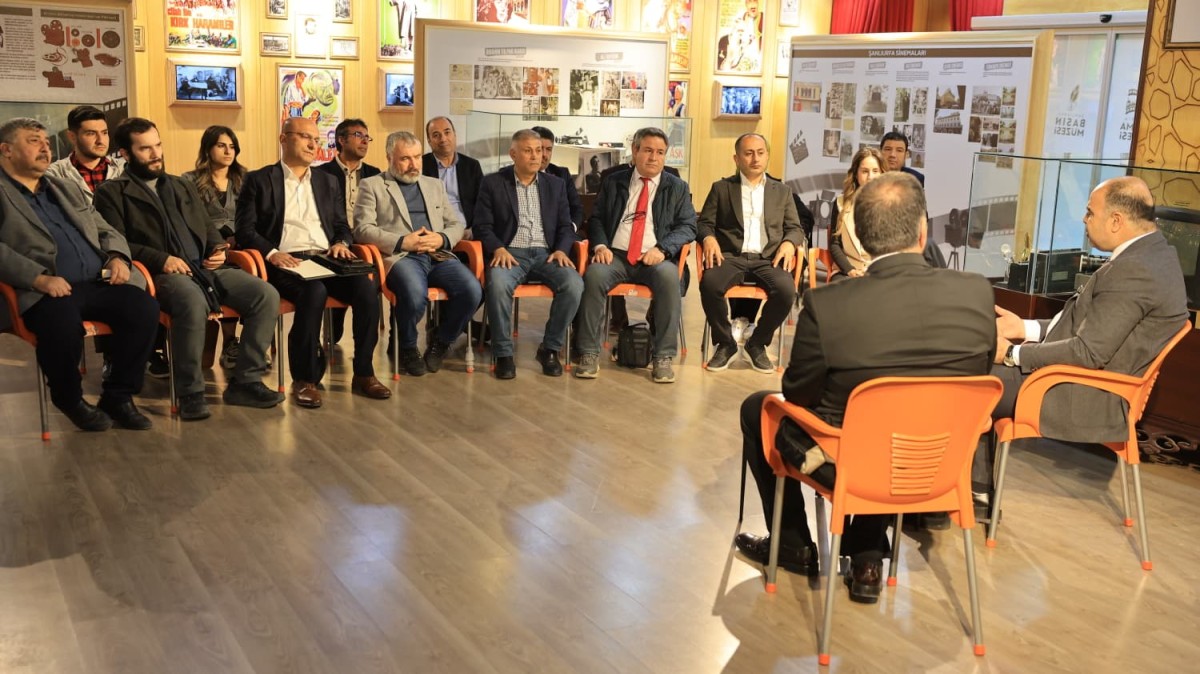 NİHAT ÇİFTÇİ MEDYA TEMSİLCİLERİYLE AÇIK OTURUMDA BULUŞTU
