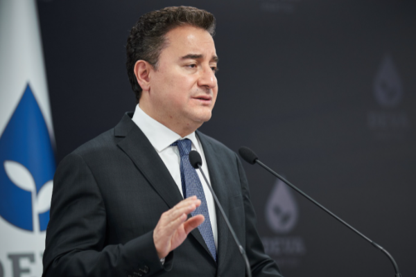 Babacan, İzmir’de esnaf ve vatandaşlarla bir araya geldi