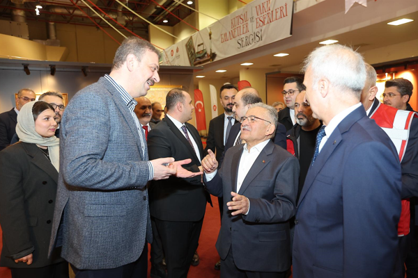 Büyükkılıç, &Prime;Kutsal Emanetler ve Vakıf Eserleri Sergisi&Prime;nin açılışına katıldı