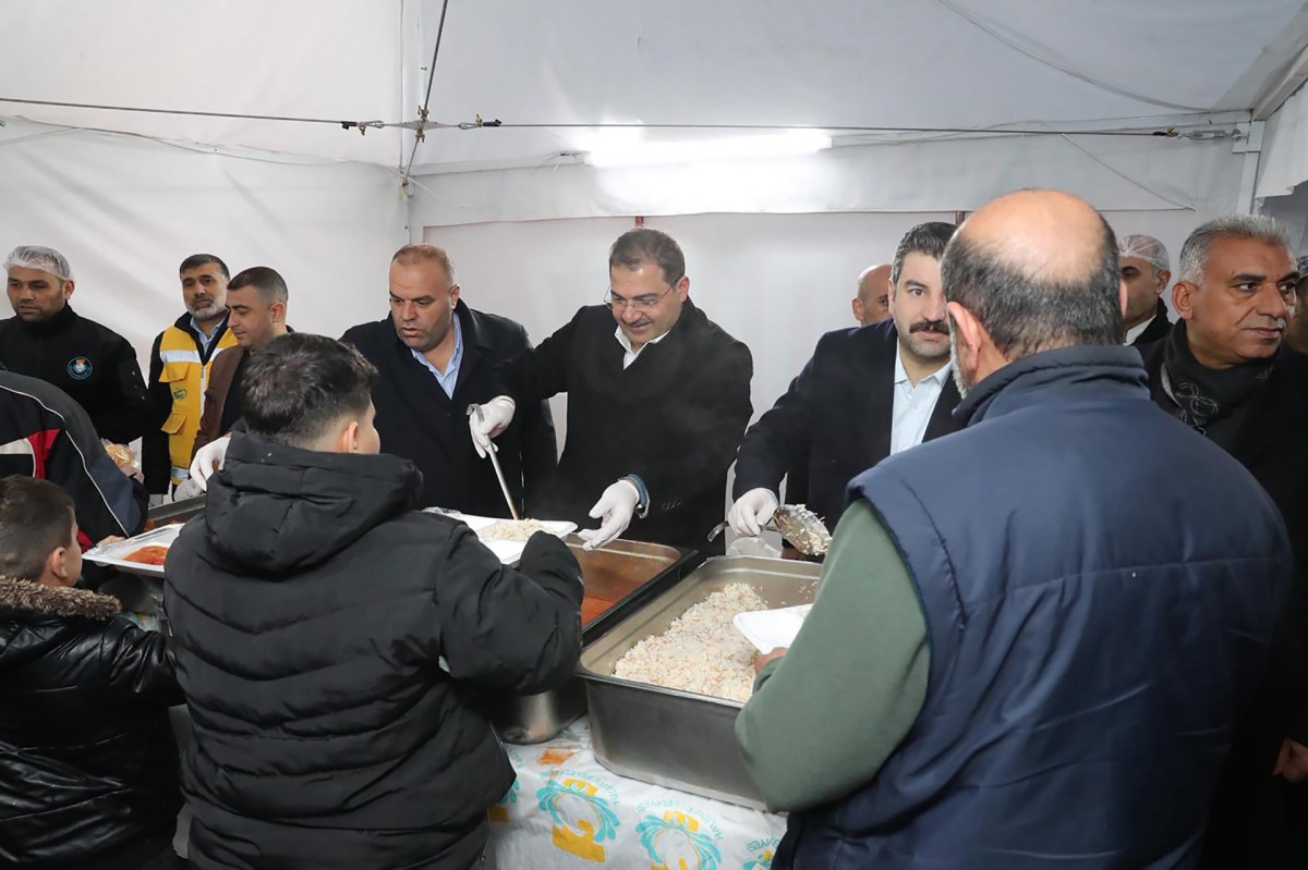 BAŞKAN CANPOLAT VE VEKİL EYYÜPOĞLU, RAMAZAN’IN SON İFTARINDA VATANDAŞLARLA BULUŞTU